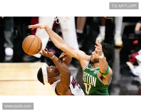 拼尽全力铸铁血精神凯尔特人众将训练展现冠军斗志新赛季备战硬汉群像