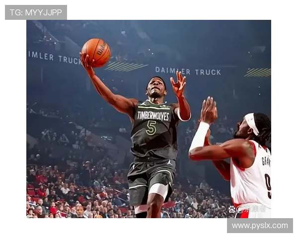 爱德华兹称赞戈贝尔低位表现出色称其处理球能力无可挑剔